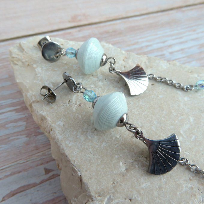 Boucles d'oreilles longues, breloque acier, modèle "Etincelle" - Bleu glacier / coquille