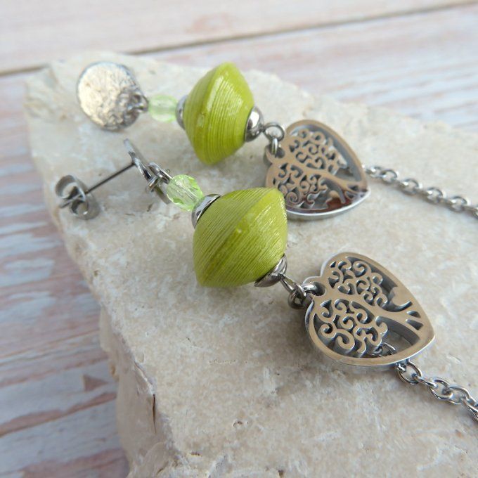 Boucles d'oreilles longues, breloque acier, modèle "Etincelle" - Vert jaune / arbre de vie coeur