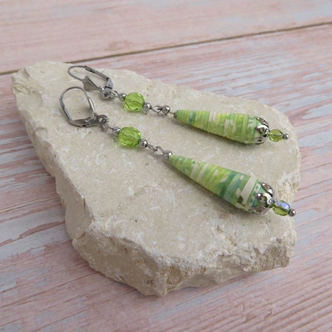 Boucles d'oreilles goutte, perles de Bohème, modèle "Princesse" - Vert clair