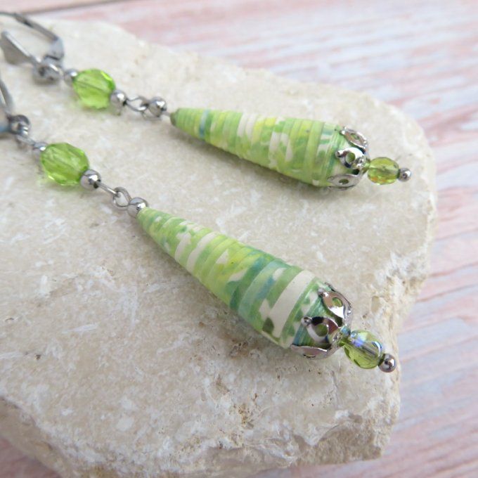 Boucles d'oreilles goutte, perles de Bohème, modèle "Princesse" - Vert clair