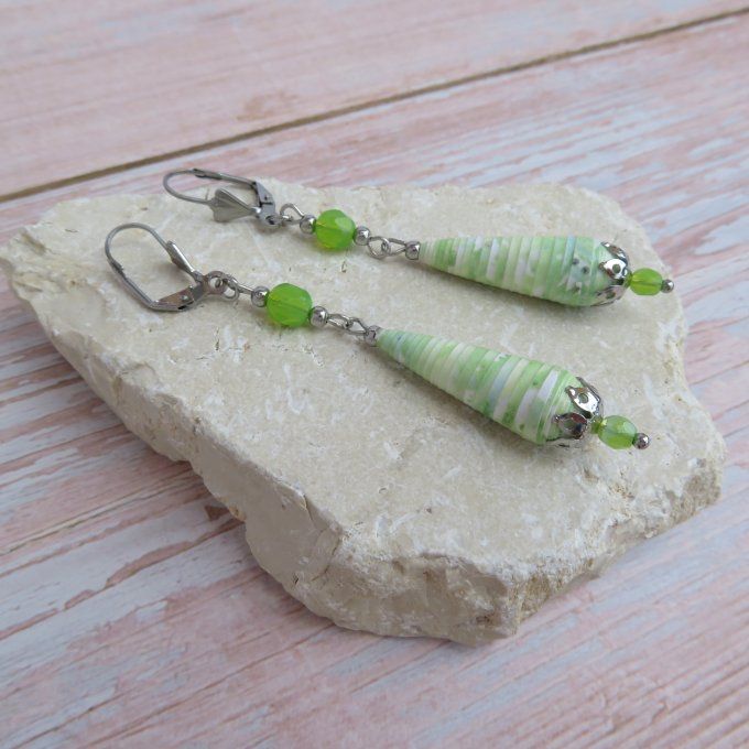 Boucles d'oreilles goutte, perles de Bohème, modèle "Princesse" - Vert pastel