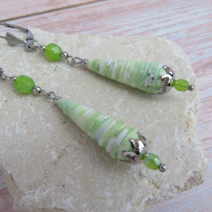 Boucles d'oreilles goutte, perles de Bohème, modèle "Princesse" - Vert pastel