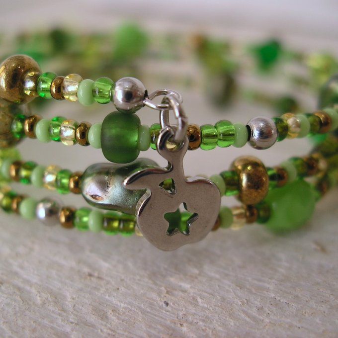 Bracelet « Tournicoti » vert foncé – trèfle & pomme ajourée
